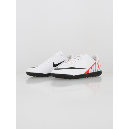 chaussure de foot nike blanche