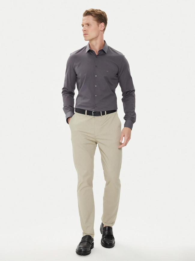 Pantalon chino slim en sergé élastique beige homme - Calvin Klein